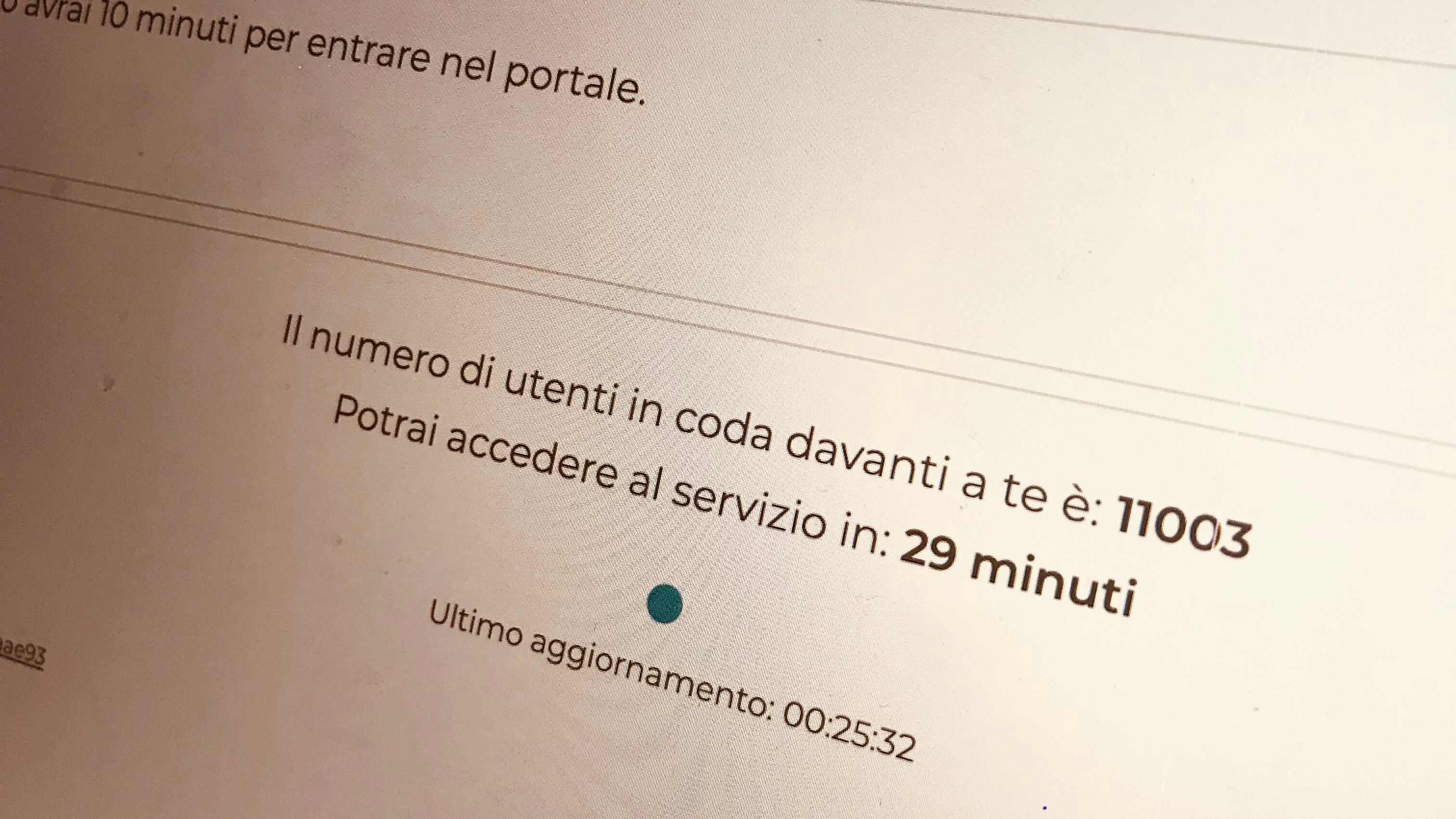 Tamponi impossibili e migliaia prigionieri in casa: caos in Toscana