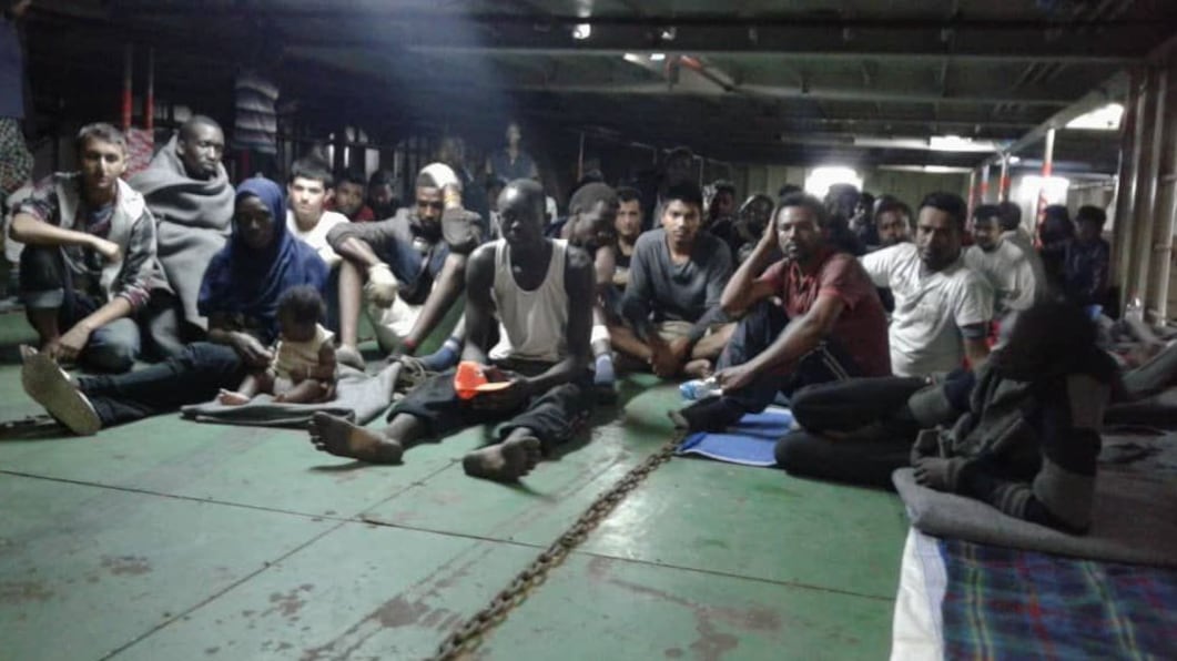 La denuncia di Mediterranea: "Forze armate libiche a bordo della Nivin"
