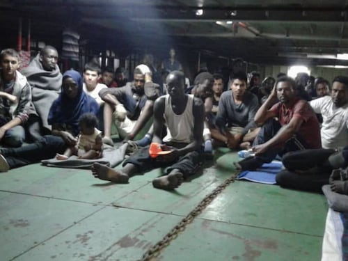 La denuncia di Mediterranea: "Forze armate libiche a bordo della Nivin"