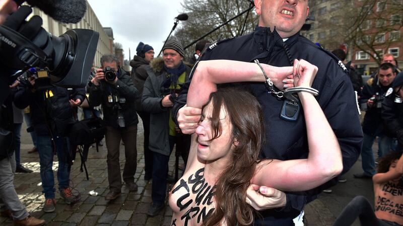 Le Femen contestano DSK 4