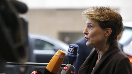 "Doccia in due per risparmiare gas". La proposta del ministro svizzero