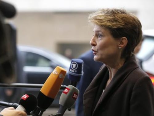 "Doccia in due per risparmiare gas". La proposta del ministro svizzero