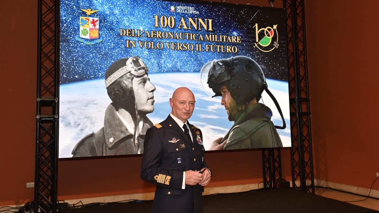 "In volo verso il futuro". Festa per i cent'anni di Aeronautica Militare Italiana