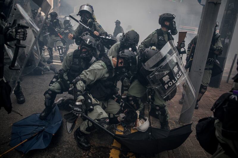Hong Kong, i violenti scontri tra i manifestanti pro democrazia e le forze dell'ordine 6