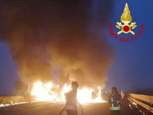 Incidente sulla A1: la cisterna va in fiamme