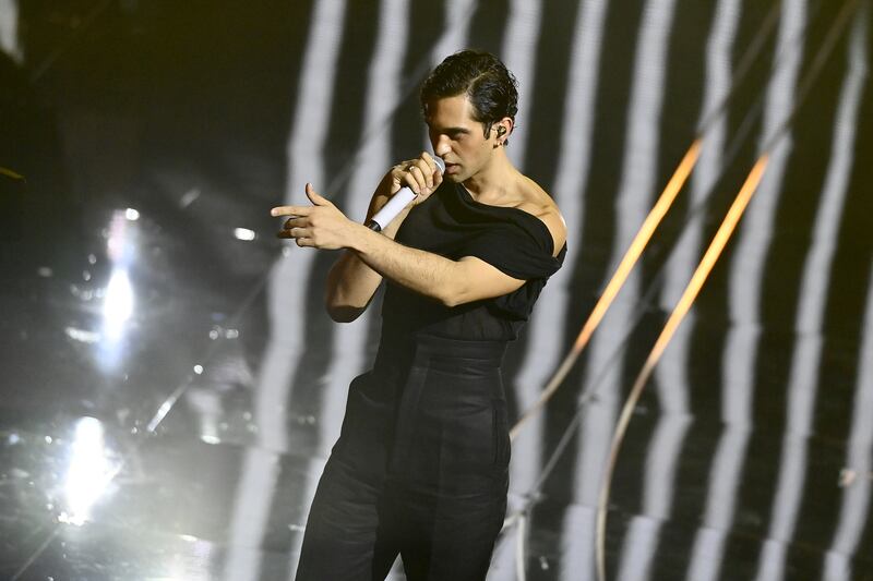 Sanremo 2024: ecco il look della seconda serata del Festival di Mahmood  8
