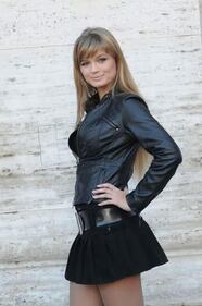 Mercedesz Henger, sexy come la mamma Eva 9