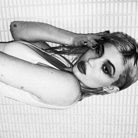 Kylie Jenner mostra la figlia sui social  12
