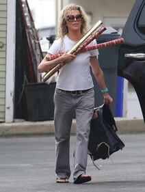 Kim Basinger: dopo lo strip tease più sexy torna sul set 3