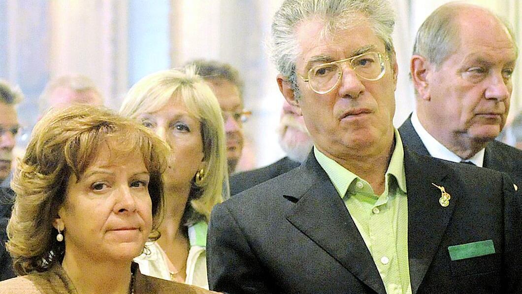 Governo, Umberto Bossi: "Fossi Berlusconi, darei l'ok a Bersani"