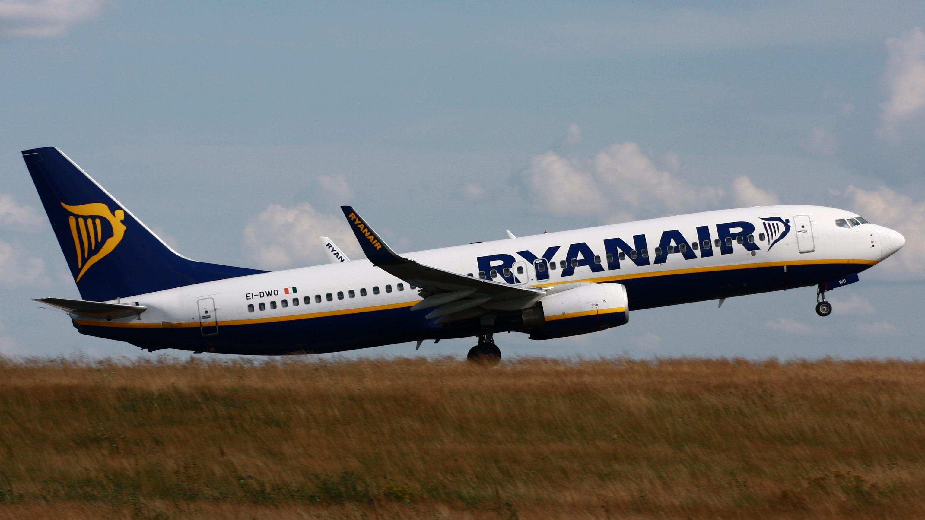 Ryanair, ora pagano pure i neonati (ma stanno in braccio)