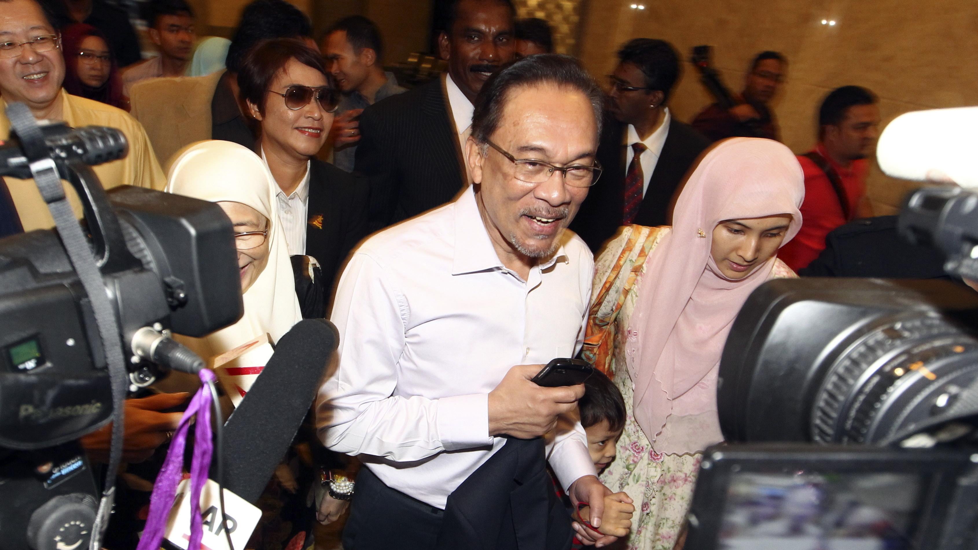 Il capo dell'opposizione in Malesia condannato a 5 anni per sodomia