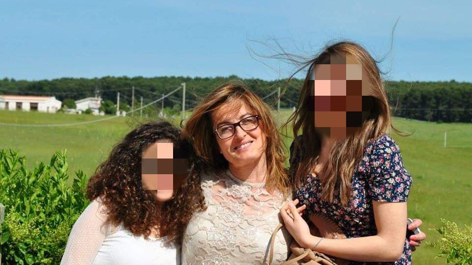 La tanica e la lama nel petto: Michelle e quel suicidio che non torna