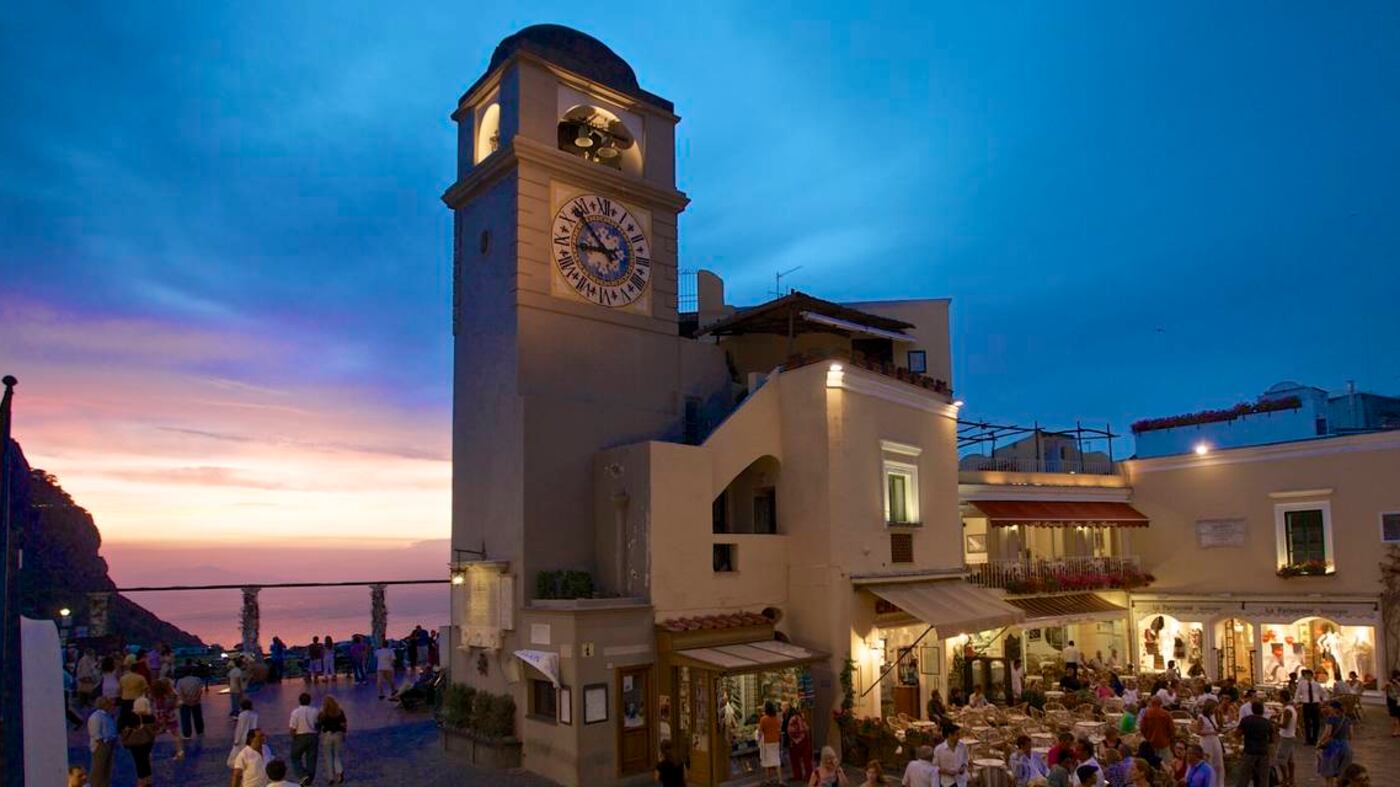 Panico a Capri e Ischia. Le "perle" delle vacanze a rischio di nuovi focolai
