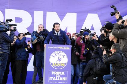 Salvini in piazza Duomo a Milano 12