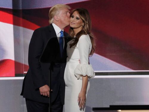 Melania, l'aspirante first lady in abito bianco alla convention