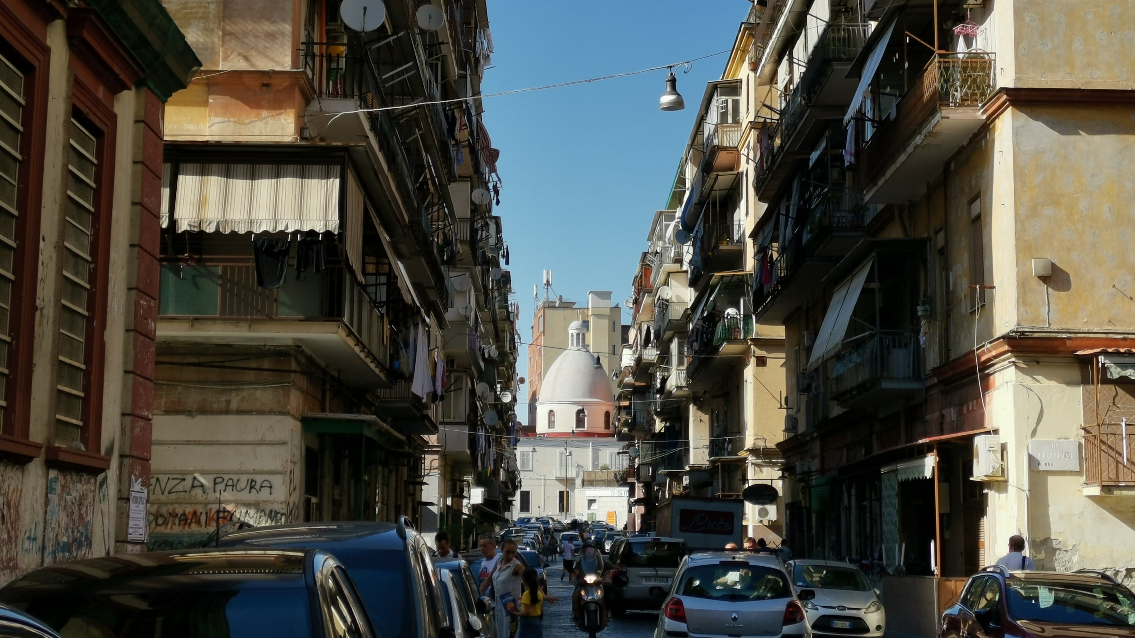 Napoli, alle Case Nuove blatte e sporcizia: "Siamo abbandonati"