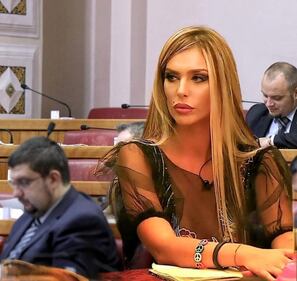 Ava Karabatic, l'ex modella di Playboy che aspira alla presidenza della Croazia 4