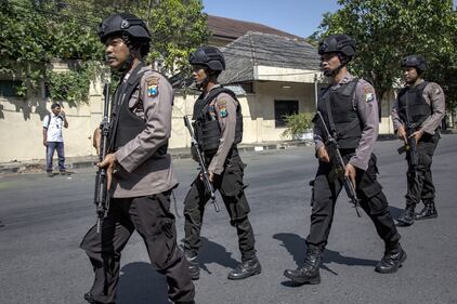 Indonesia, attacco alla polizia 15