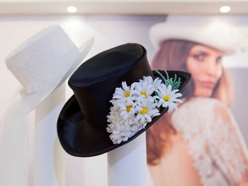 Moda, un cilindro per la sposa nel giorno del fatidico sì