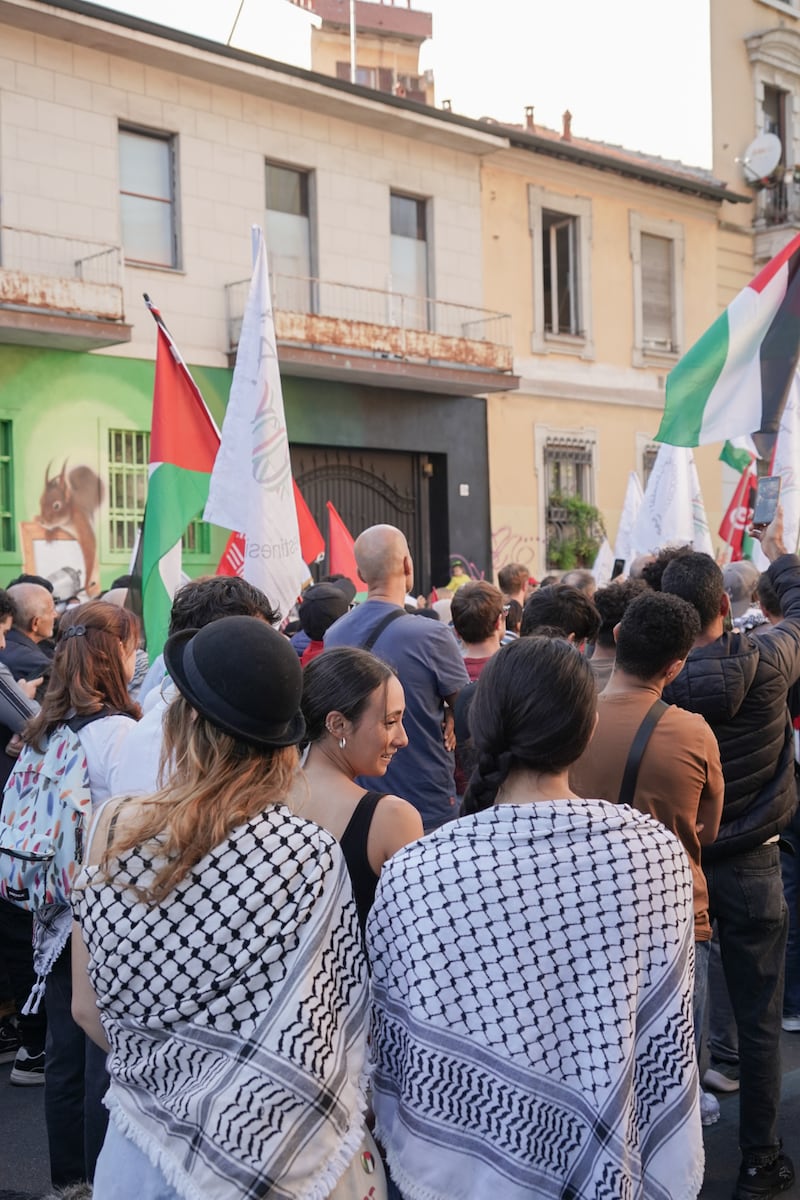 Pro Palestina in piazza a Milano 1