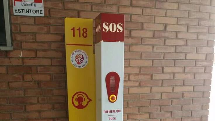L'ultima follia Pd: medici sostituiti da colonnine di sos