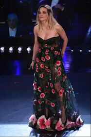 Laura Chiatti sexy a Sanremo 5