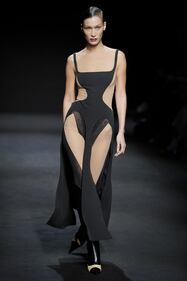 Bella Hadid sexy a Parigi 6