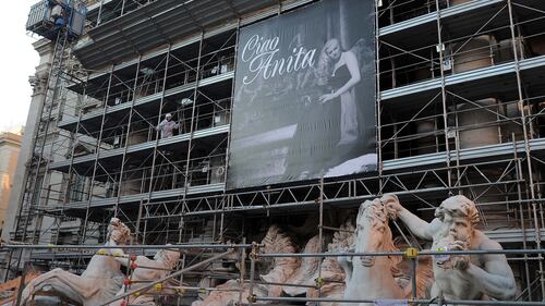 A Trevi la gigantografia di Anita Ekberg 1