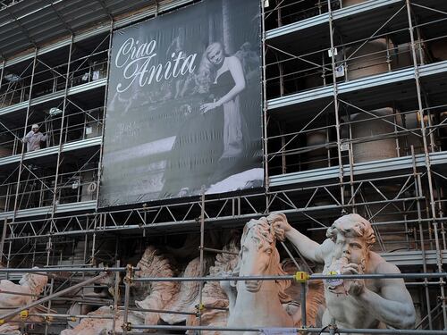 La foto di Anita alla Fontana di Trevi
