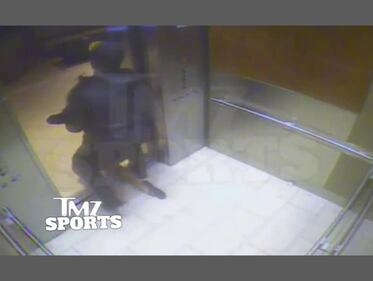 Choc nella NFL: pugni alla moglie che cade a terra 3