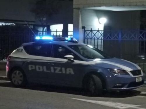 Le armi e le violenze: in sei assaltano la villa da rapinare