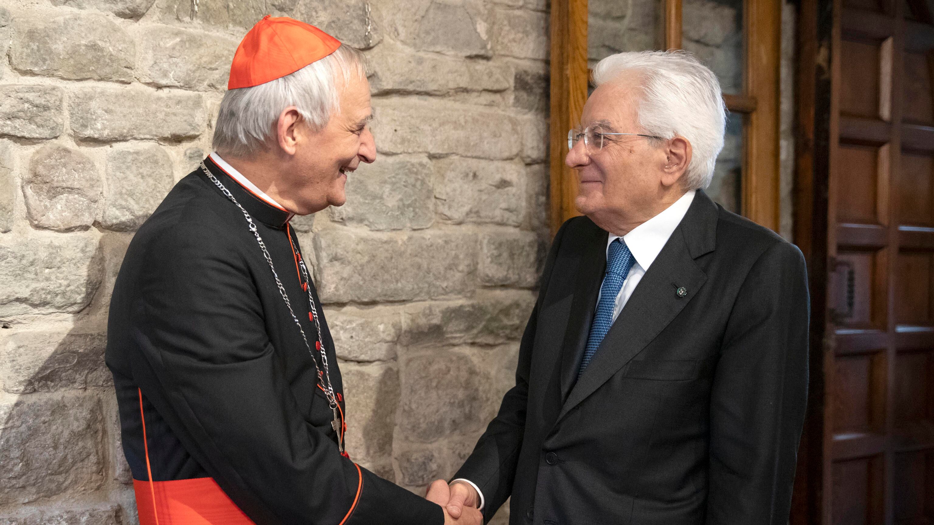 Mattarella e il cardinale Zuppi a Camaldoli. L'incontro per preparare la pace in Europa