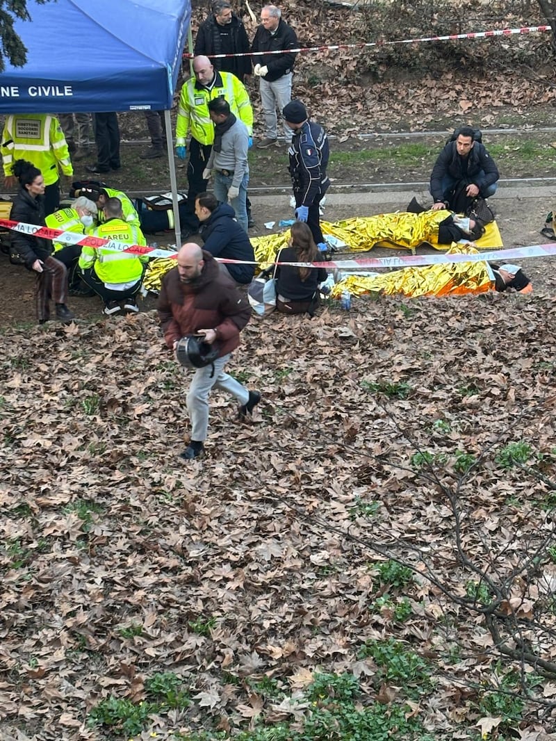 Tram deragliato, le foto dei feriti 19