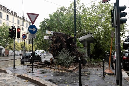 Maltempo su Milano, temporale e grandine in città 1