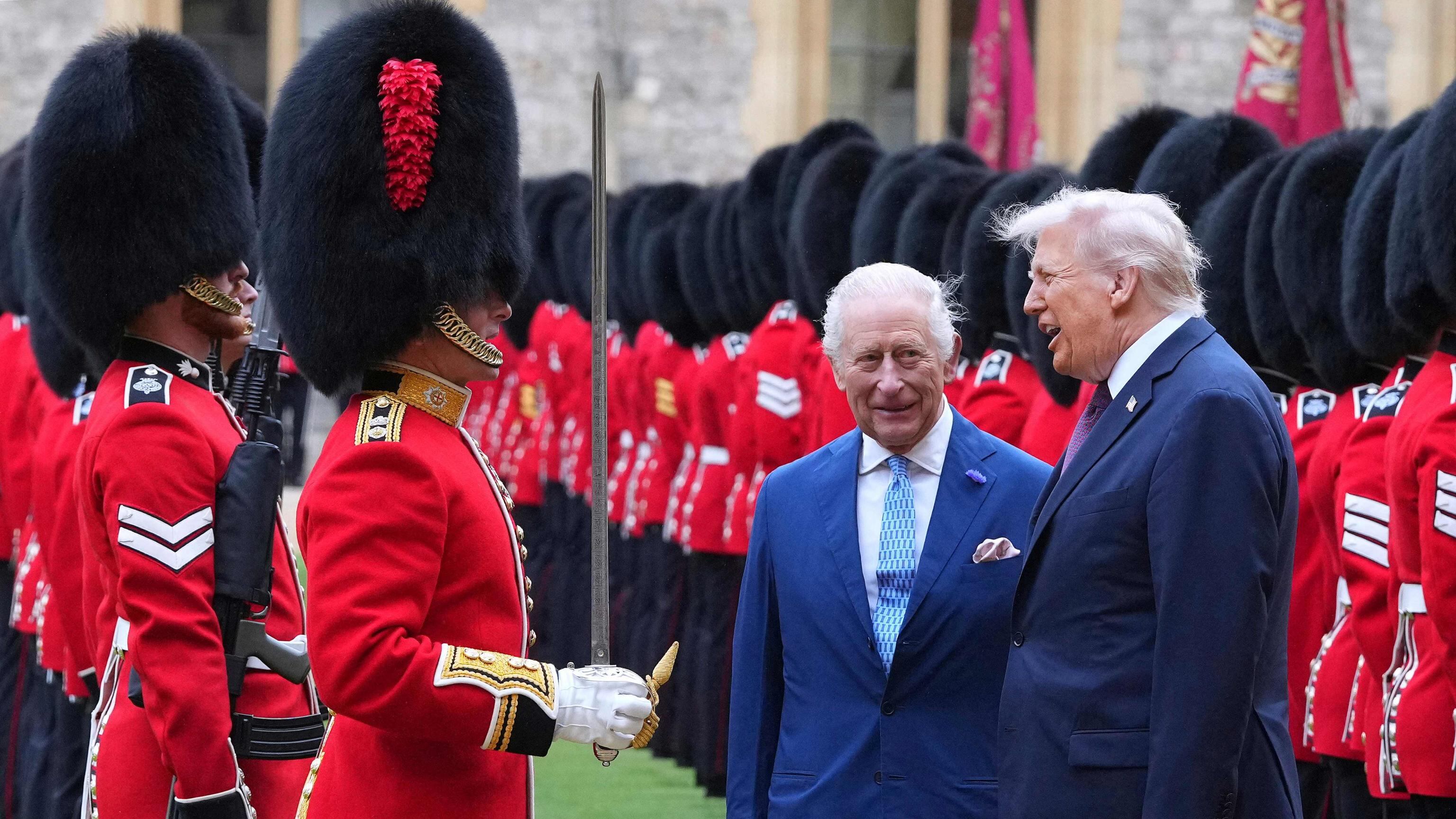Affari e Ucraina: Londra schiera Carlo per sedurre Trump (accolto come un re)