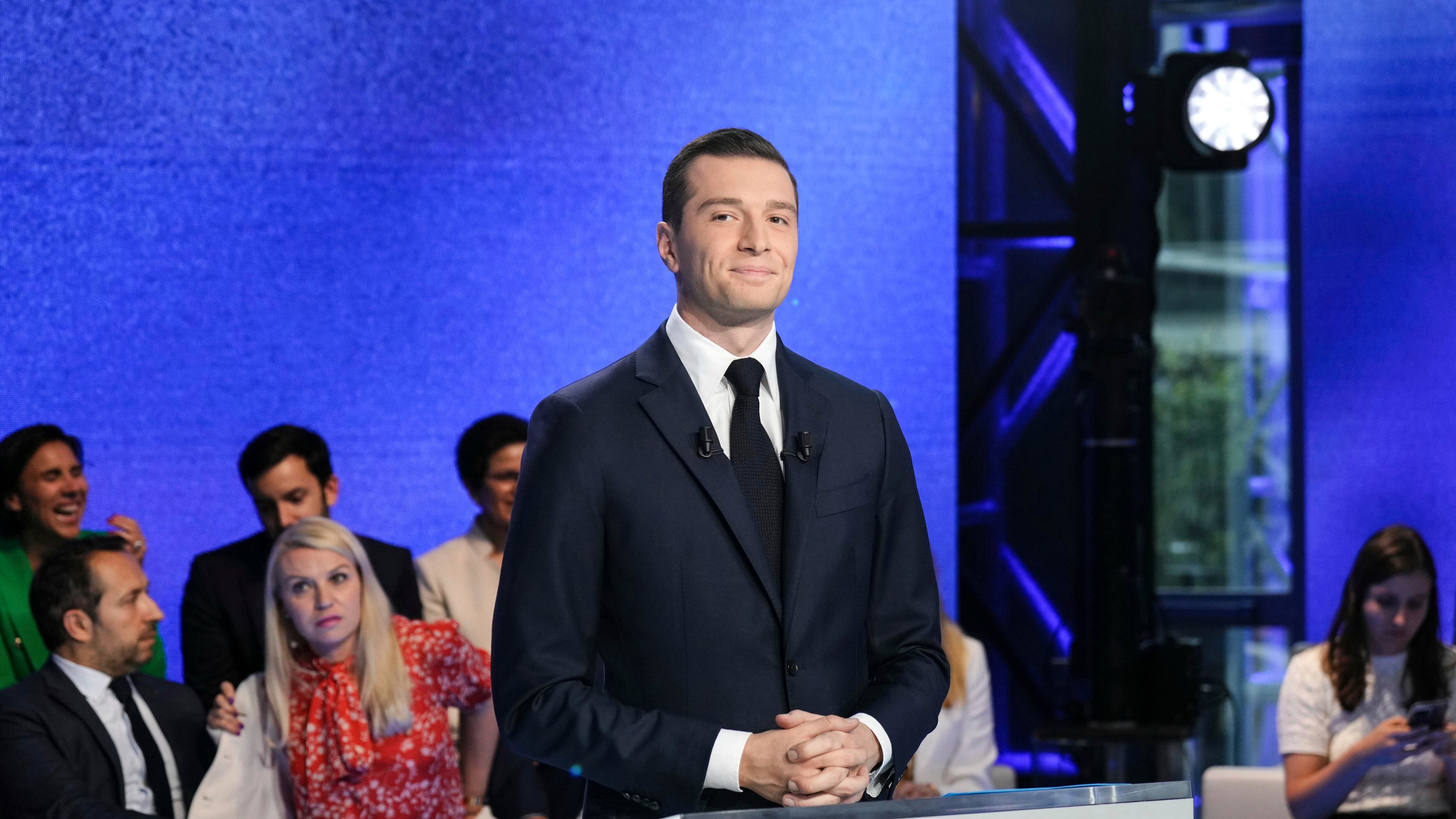 Bardella premier, coalizione moderati o addio di Macron: le ipotesi dopo il voto