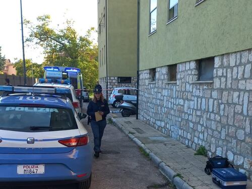 Paura a Grosseto, cadavere di una donna scoperto in strada: si indaga