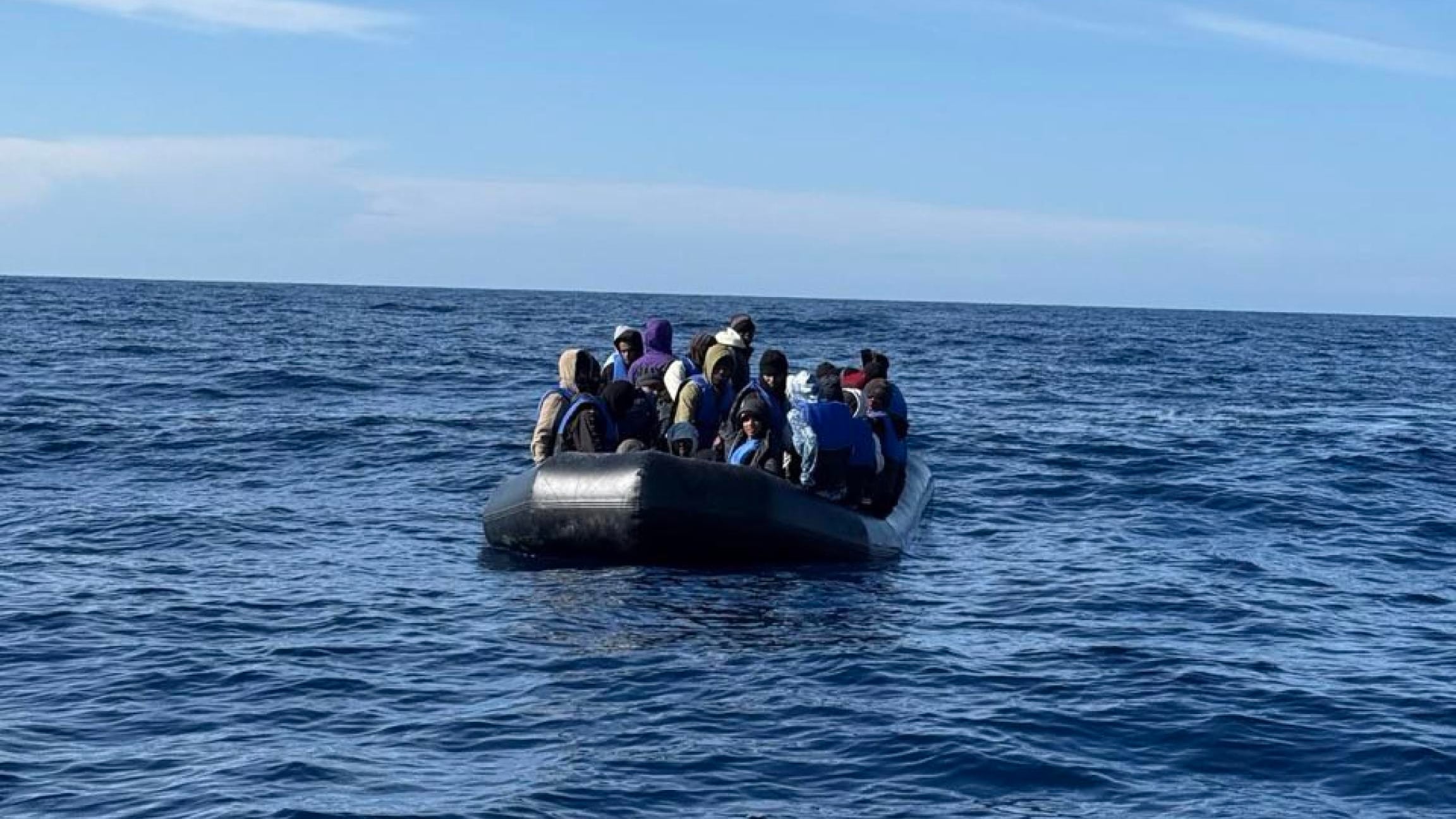 Spagna, l’allarme della polizia: con la regolarizzazione dei migranti a breve ci saranno 3 milioni di "nuovi cittadini"