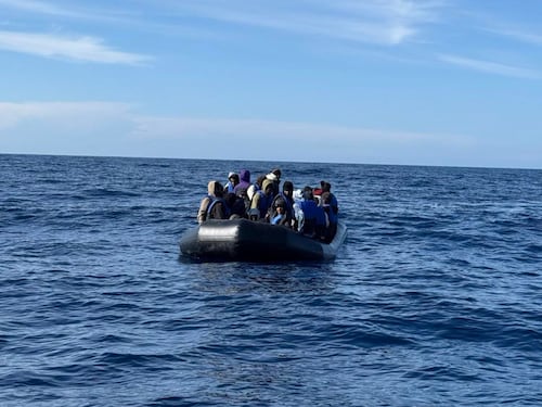 Spagna, l’allarme della polizia: con la regolarizzazione dei migranti a breve ci saranno 3 milioni di "nuovi cittadini"