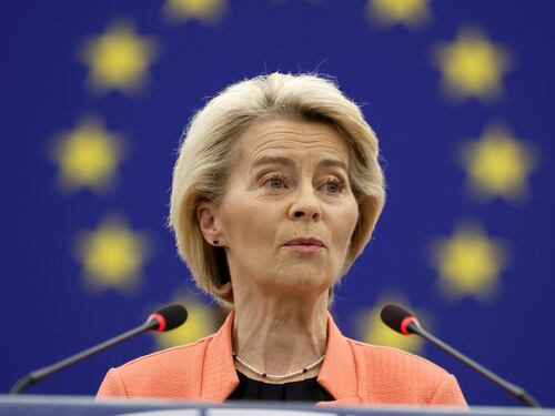 Affondo di Von der Leyen: "A volermi sfiduciare sono i burattini di Putin". La mozione spacca Ecr