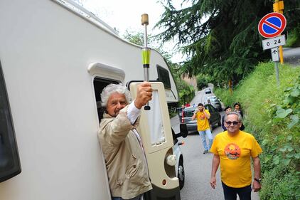 Beppe Grillo in marcia per il reddito di cittadinanza 6