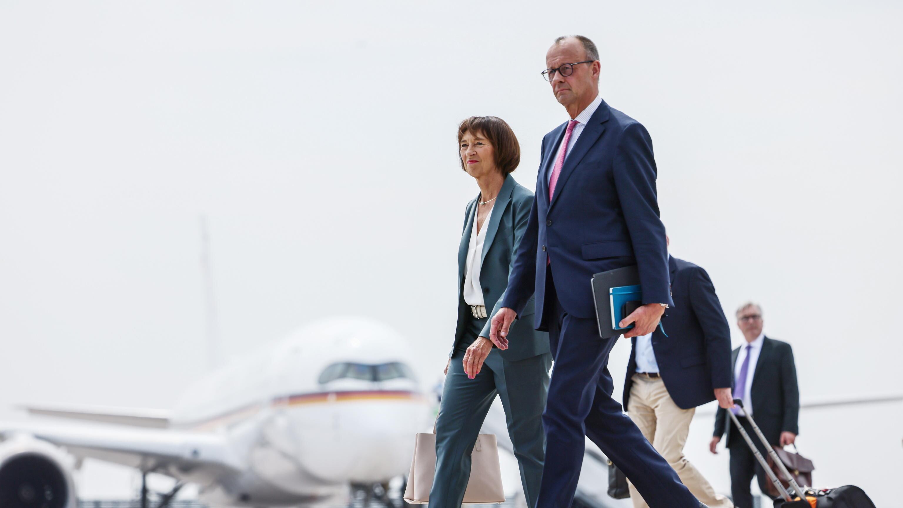 Al G7 debutta Charlotte Merz: la moglie del cancelliere tedesco discreta e determinante