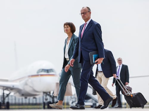 Al G7 debutta Charlotte Merz: la moglie del cancelliere tedesco discreta e determinante