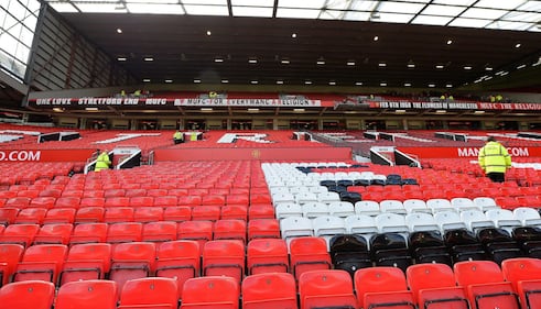 Paura a Manchester, l'evacuazione dell'Old Trafford 5