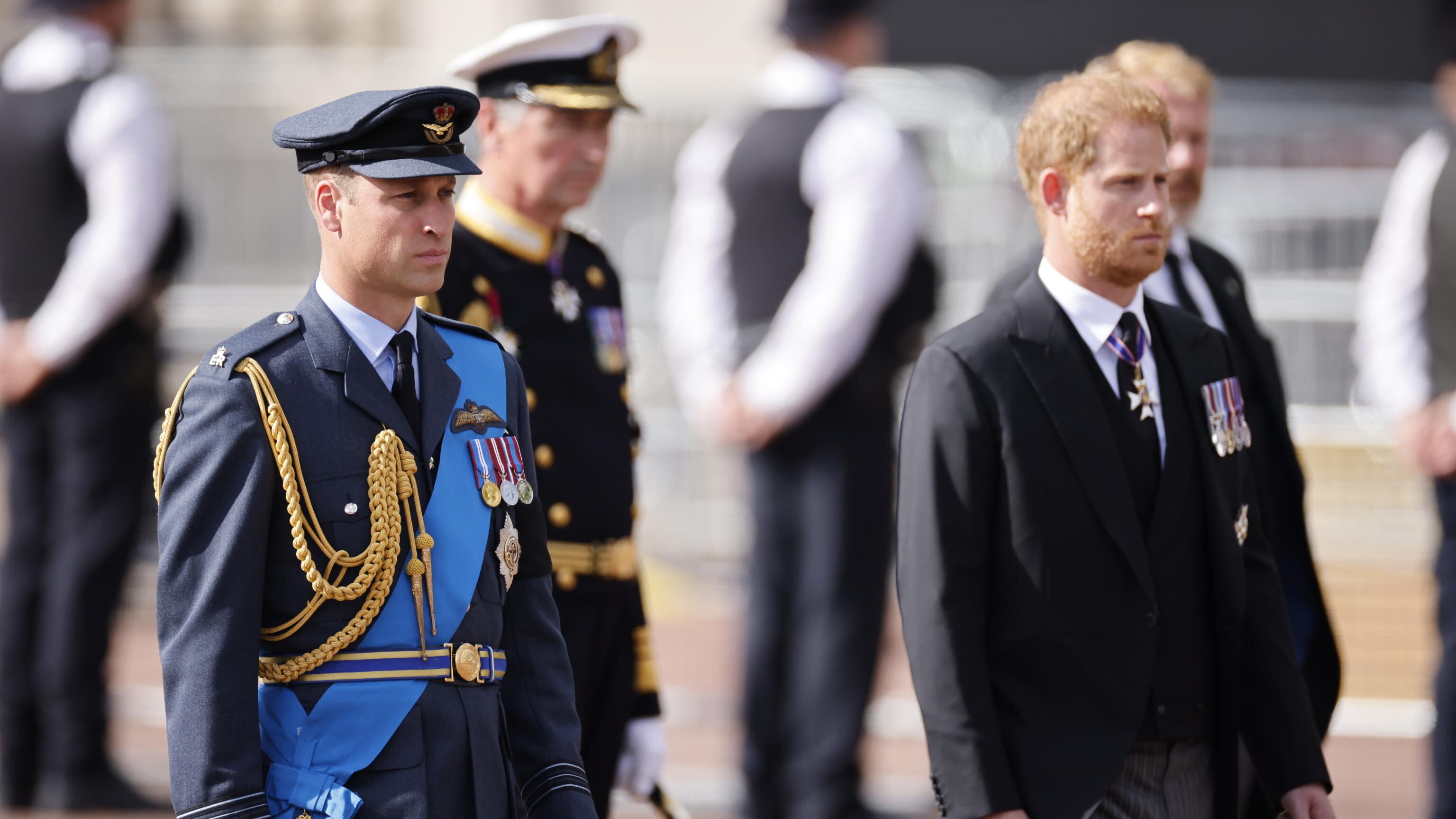 "Era ferita a causa di Harry". La rivelazione sulla regina Elisabetta