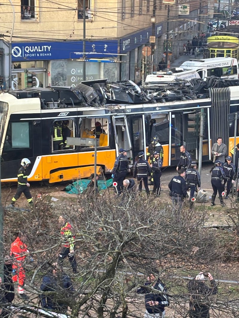 Tram deragliato, le foto dei feriti 17
