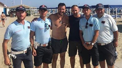 Il fake "balneare" su Salvini che spopola sul web