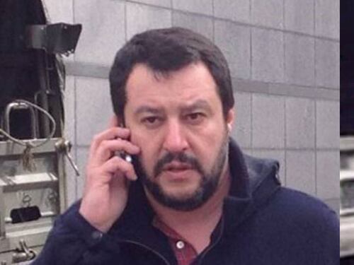 Il web se la prende con Salvini. Ma la foto è una bufala