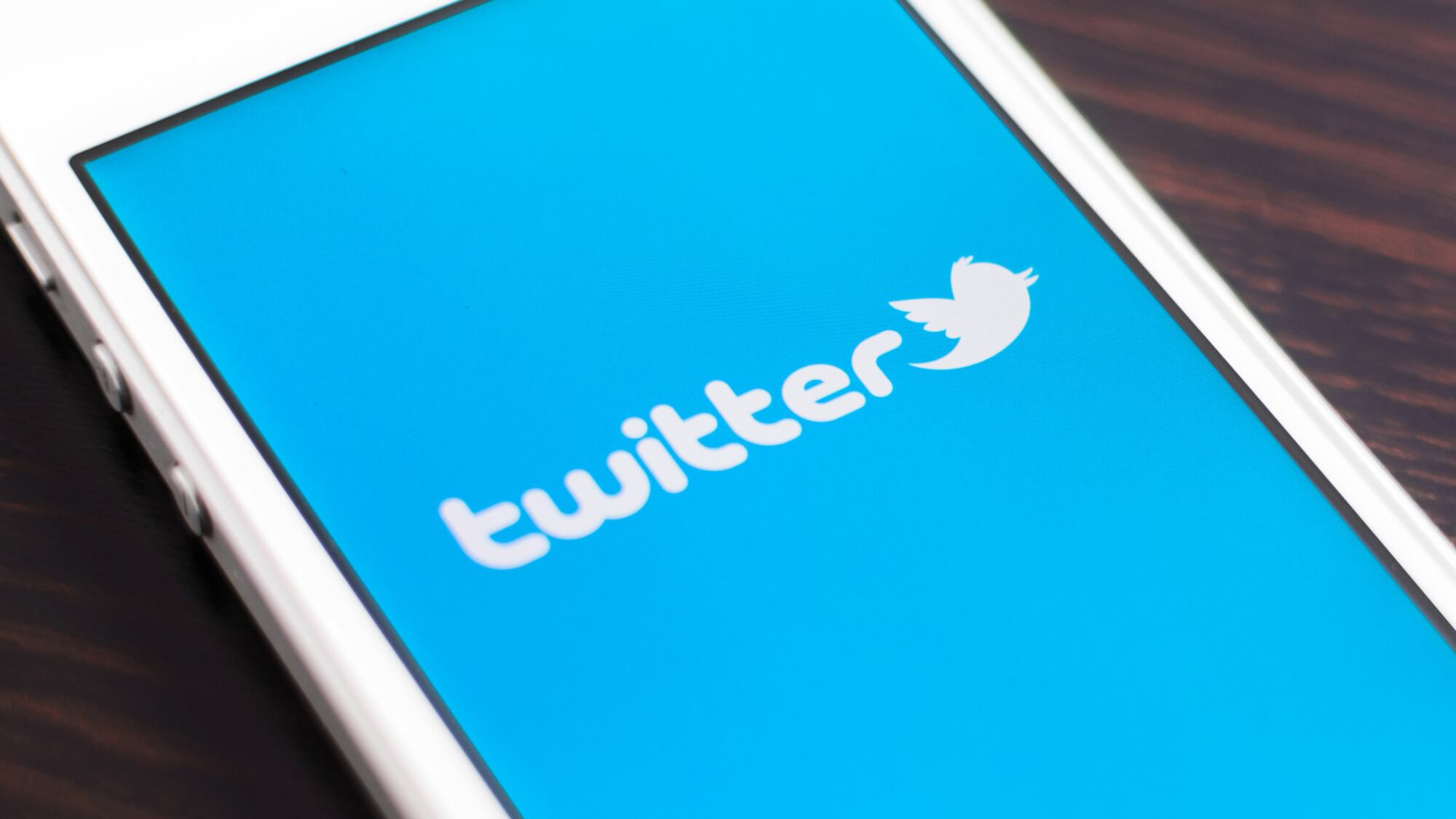 Chi ama i sondaggi sarà accontentato: Twitter lancia Poll